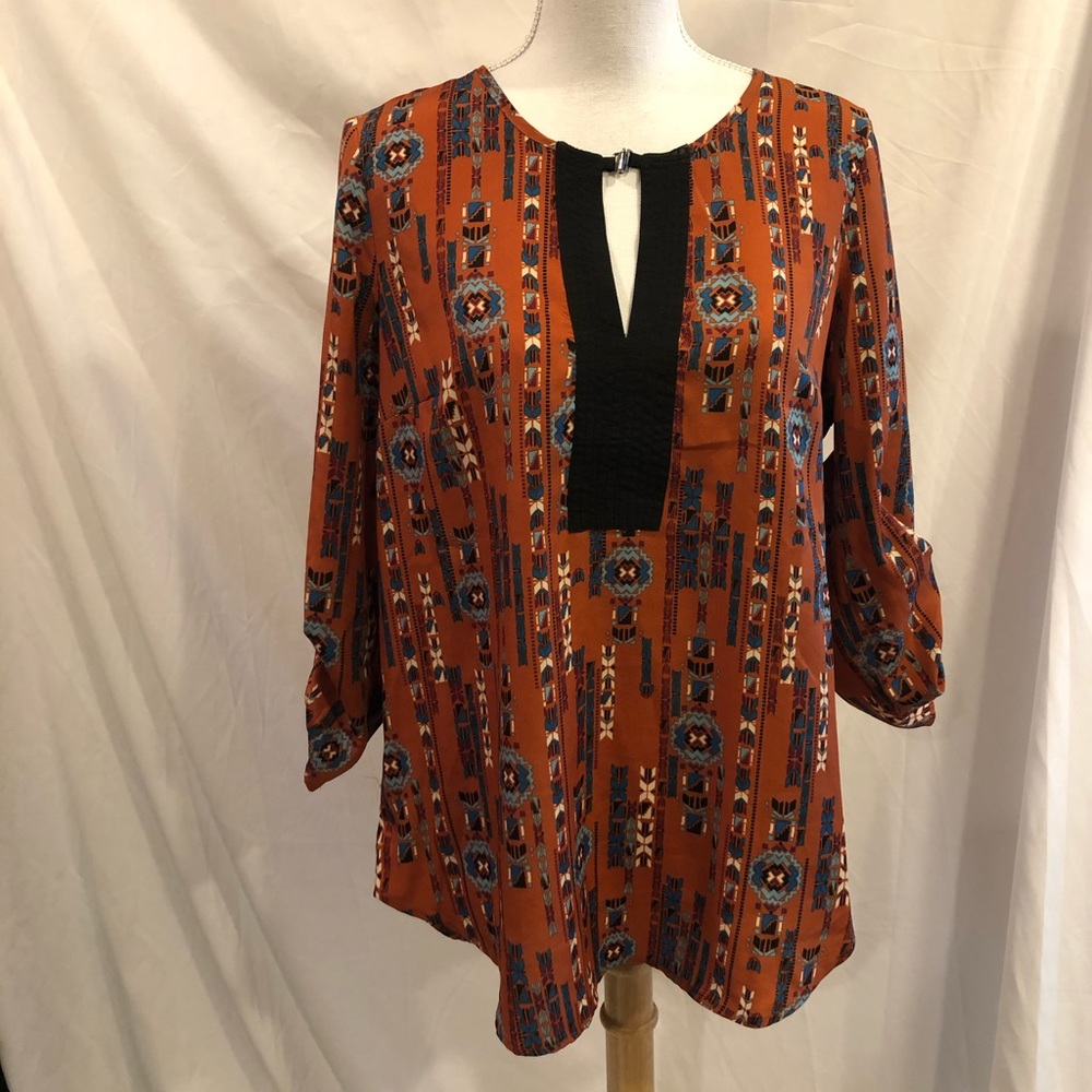 Blouse with keyhole